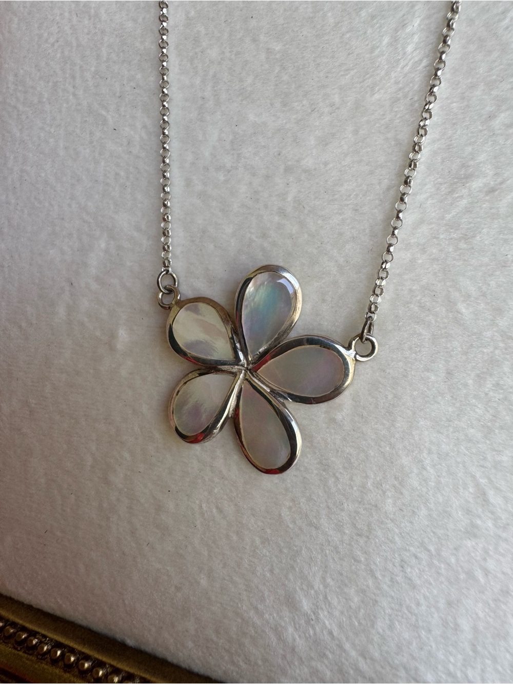 AGI 925 Sterling Silver Mother of Pearl Flower Necklace 18 inch